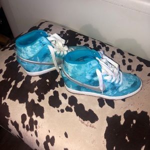 Nike wedge gym shoe, well kept worn once.